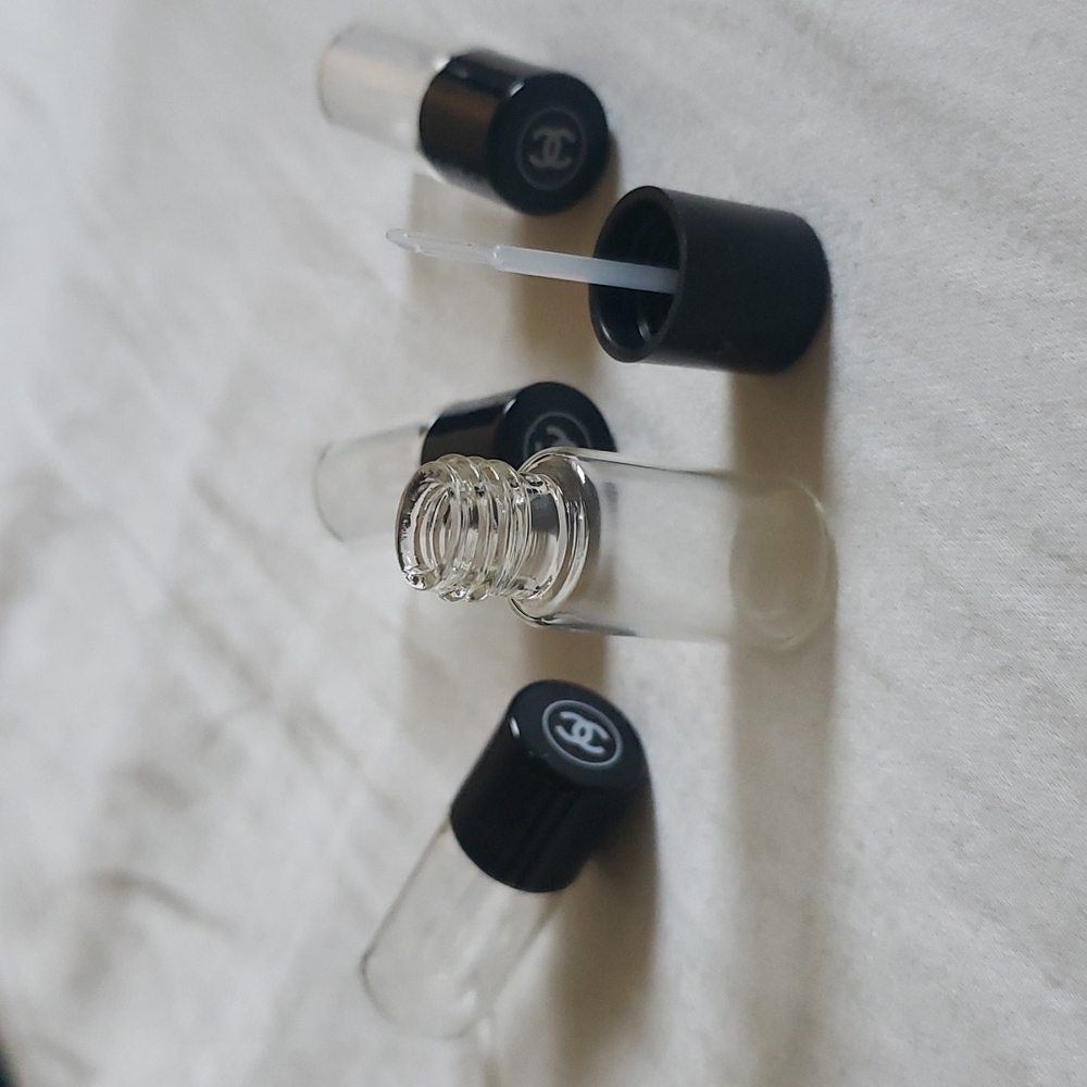 5 Chanel travel viles